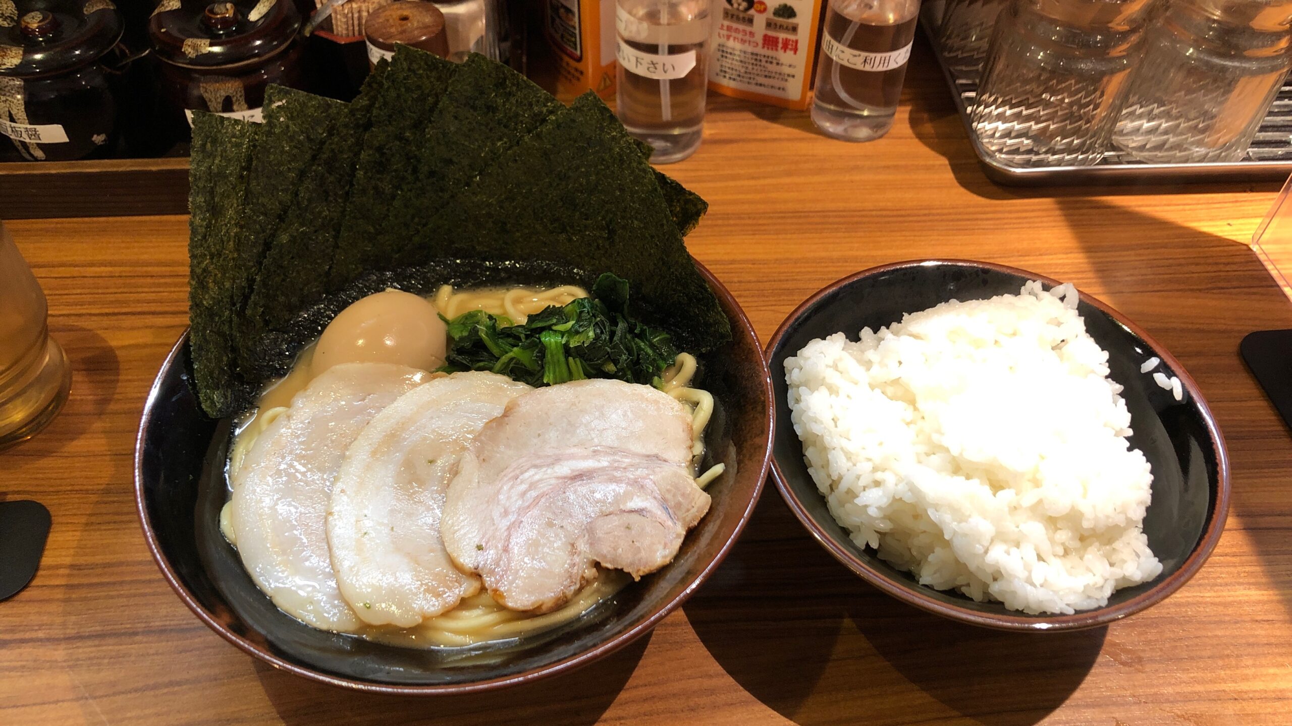 壱角家 新宿東南口店にて家系ラーメンに味玉トッピング770円【新宿】｜ぺこちゃんねる